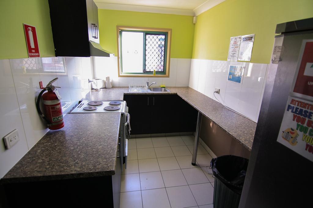 Sleeping Inn Backpackers Resort Gold Coast Esterno foto