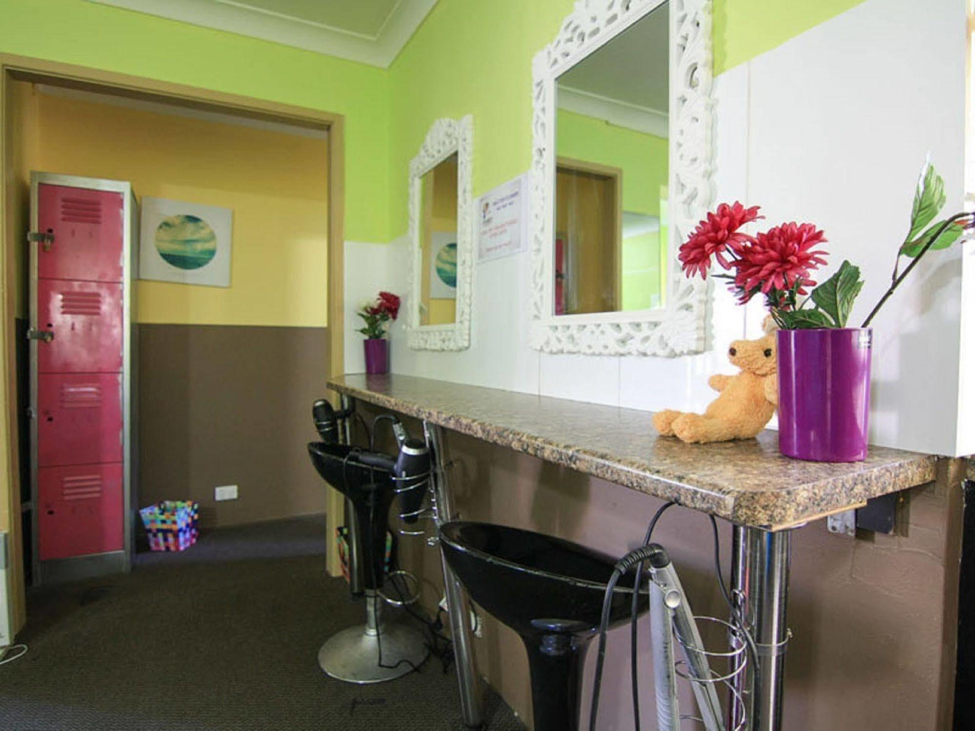 Sleeping Inn Backpackers Resort Gold Coast Esterno foto