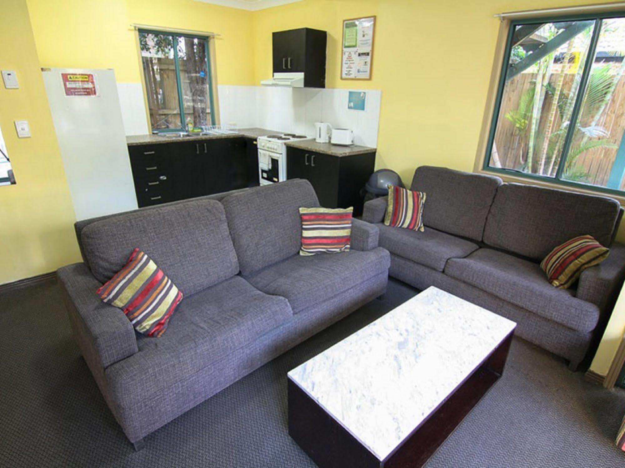 Sleeping Inn Backpackers Resort Gold Coast Esterno foto