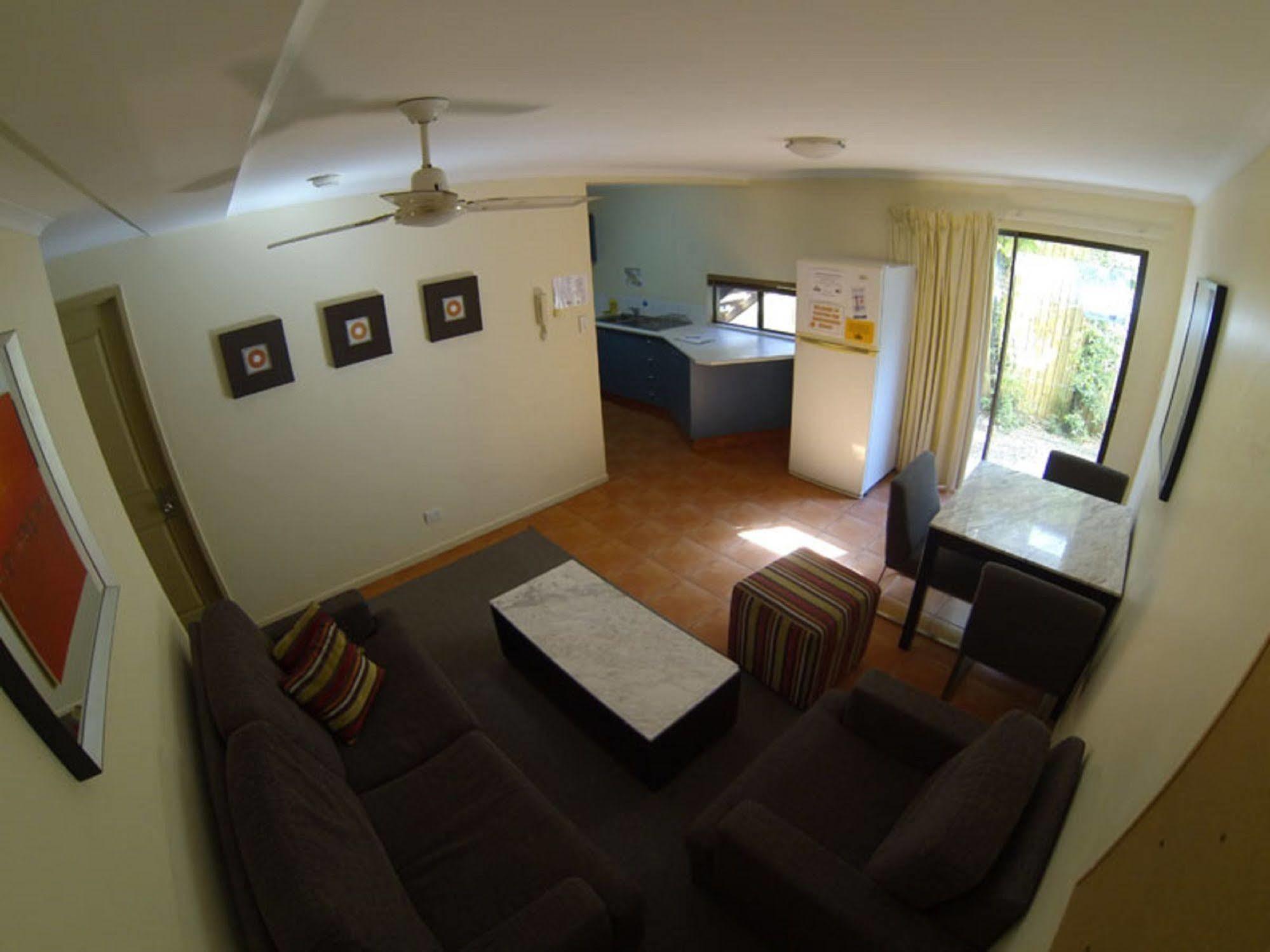 Sleeping Inn Backpackers Resort Gold Coast Esterno foto