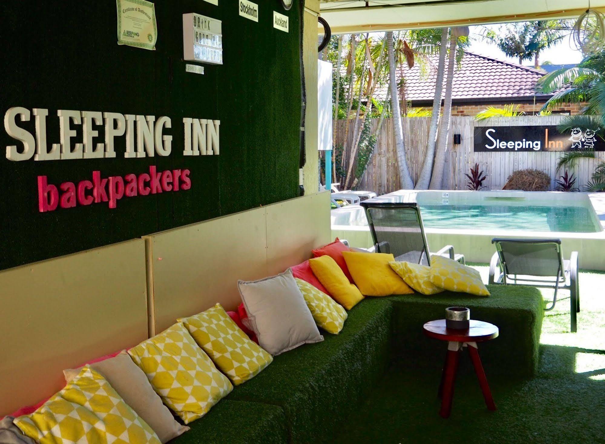 Sleeping Inn Backpackers Resort Gold Coast Esterno foto