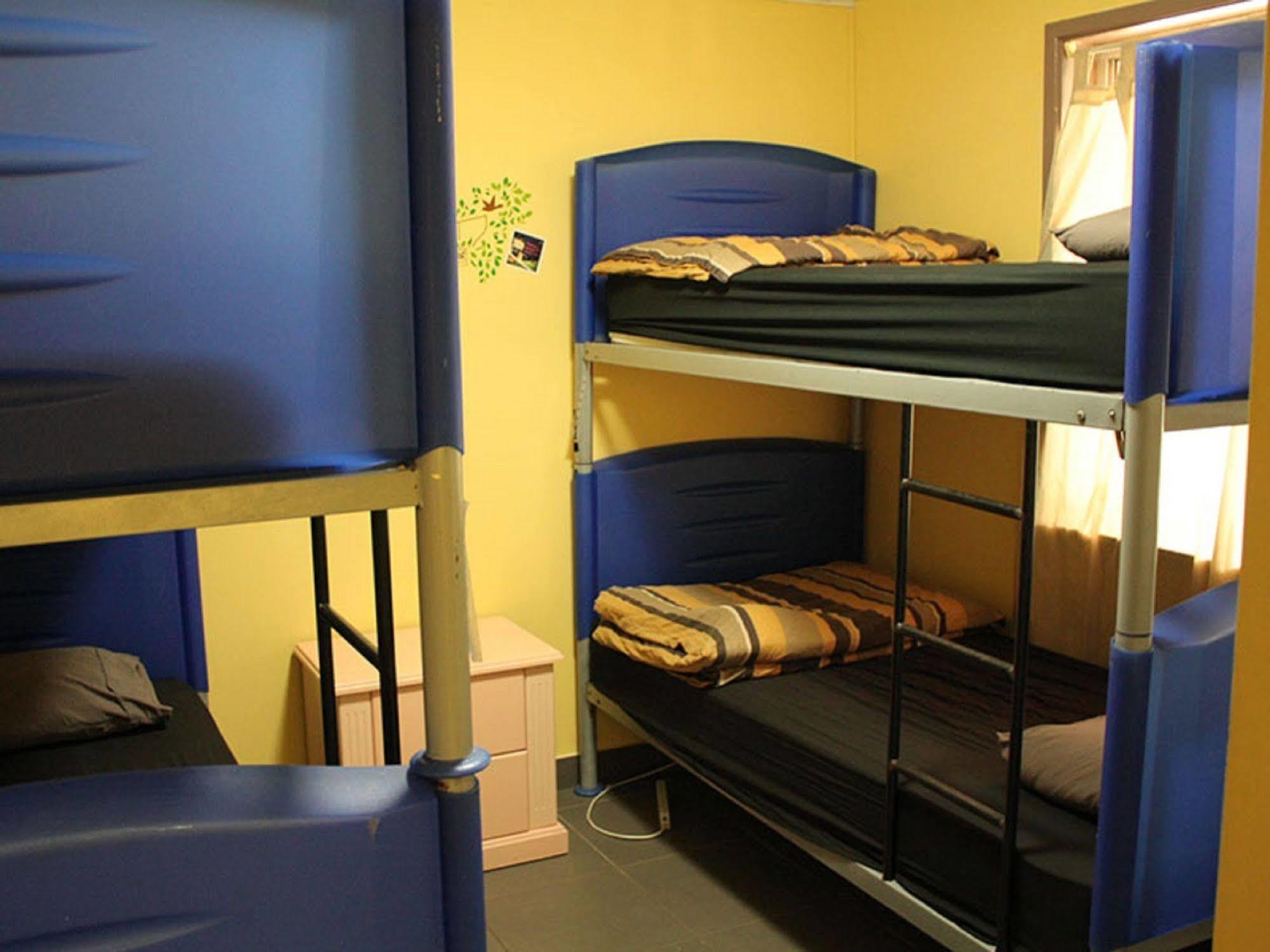 Sleeping Inn Backpackers Resort Gold Coast Esterno foto