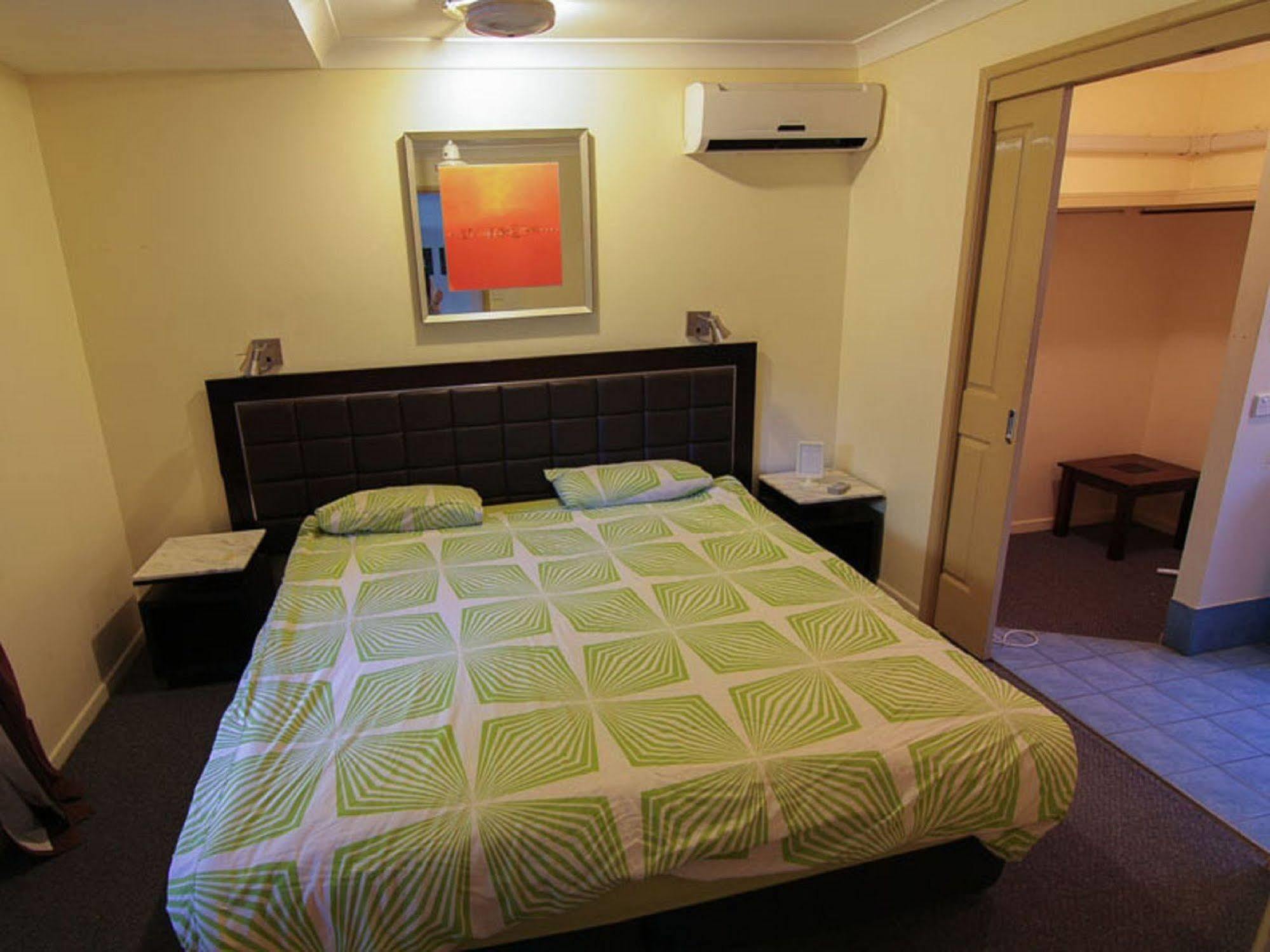 Sleeping Inn Backpackers Resort Gold Coast Esterno foto