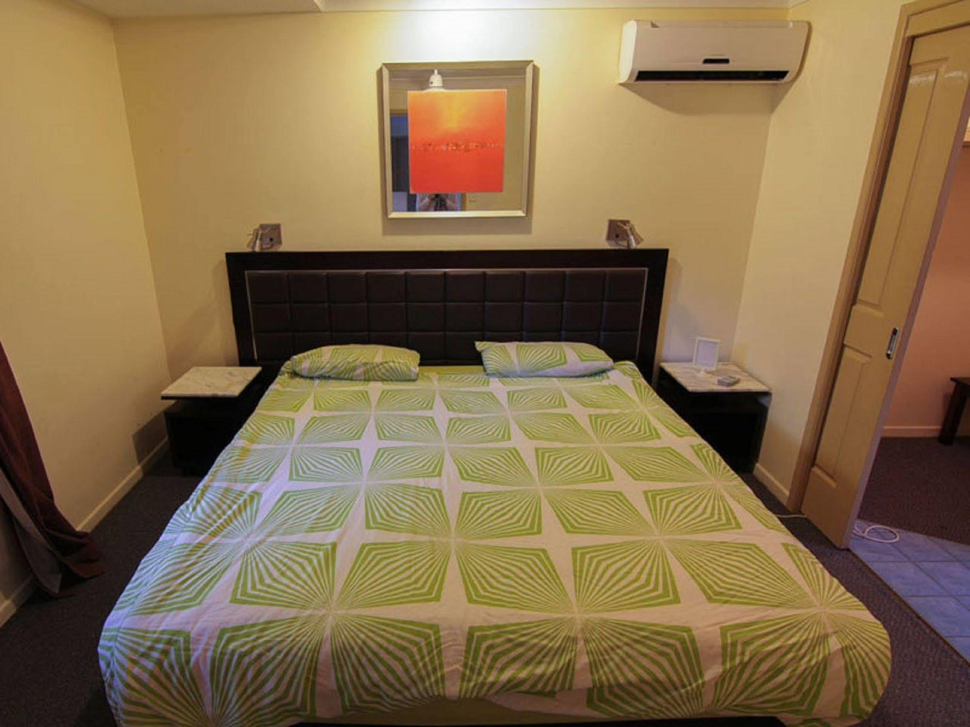 Sleeping Inn Backpackers Resort Gold Coast Esterno foto