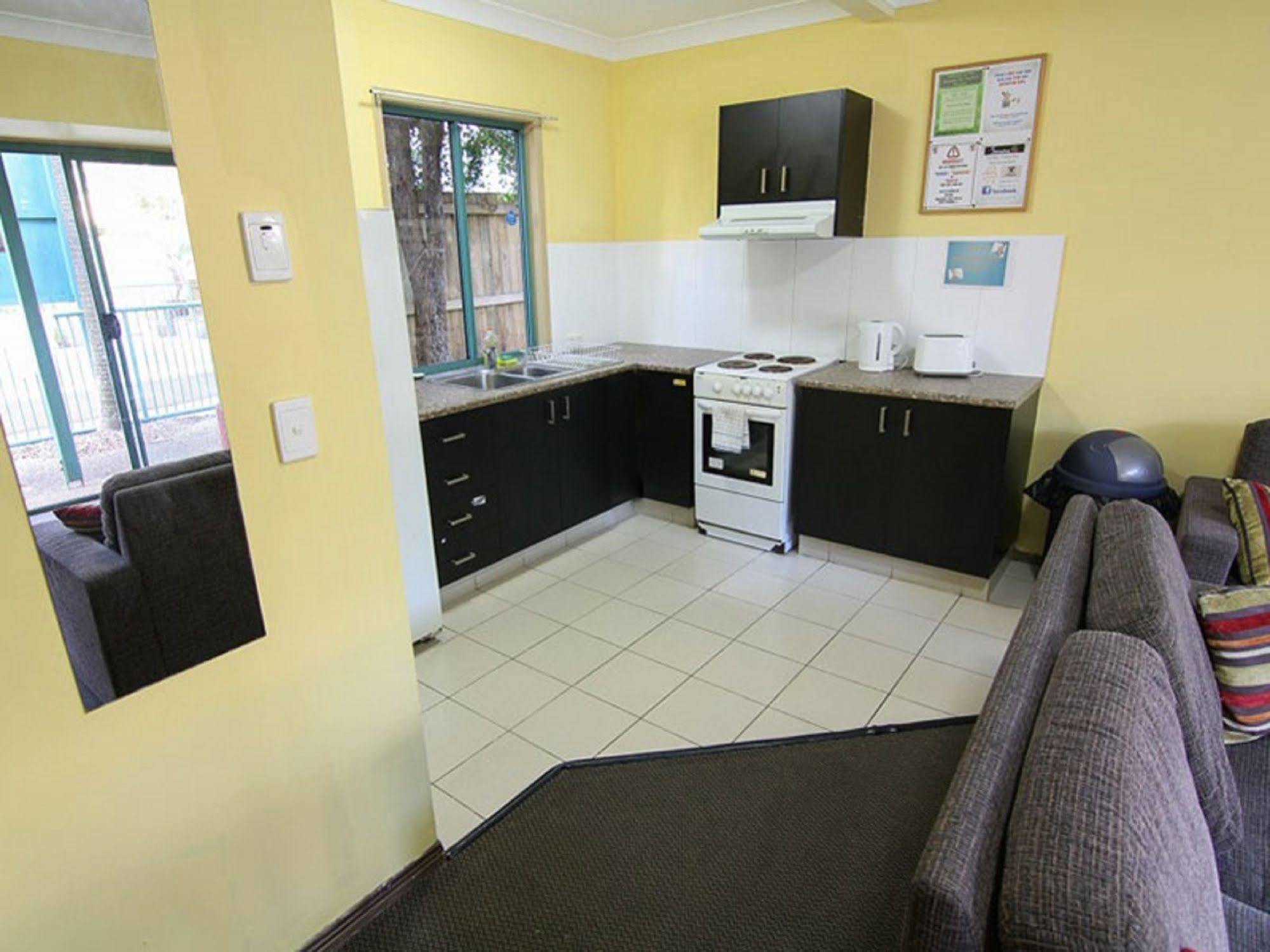 Sleeping Inn Backpackers Resort Gold Coast Esterno foto