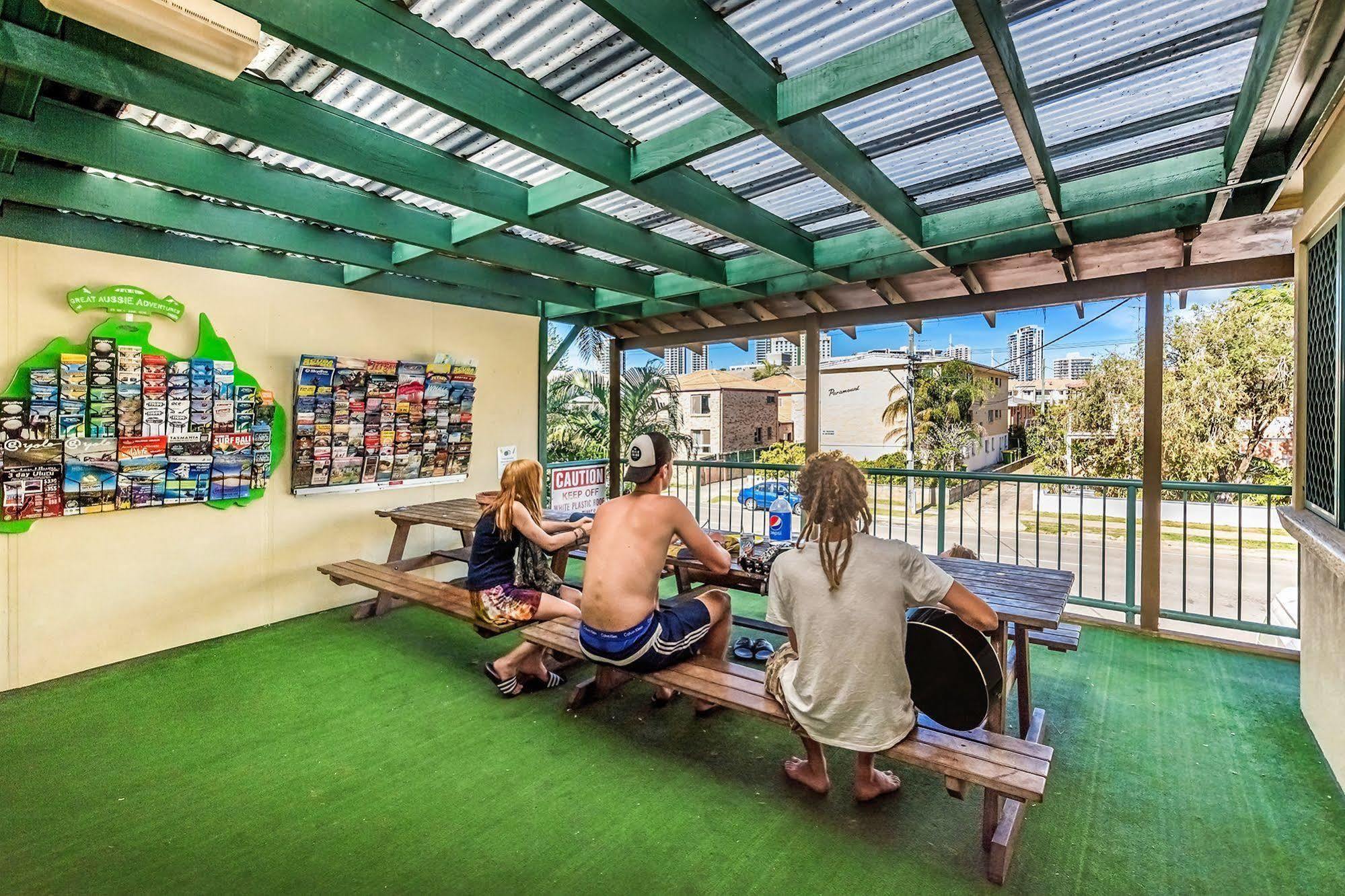 Sleeping Inn Backpackers Resort Gold Coast Esterno foto