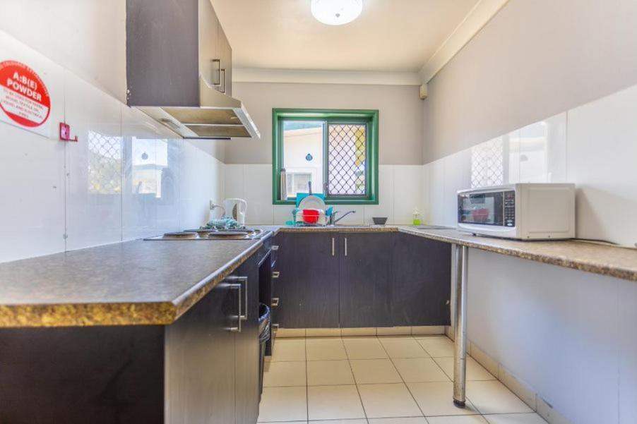 Sleeping Inn Backpackers Resort Gold Coast Esterno foto